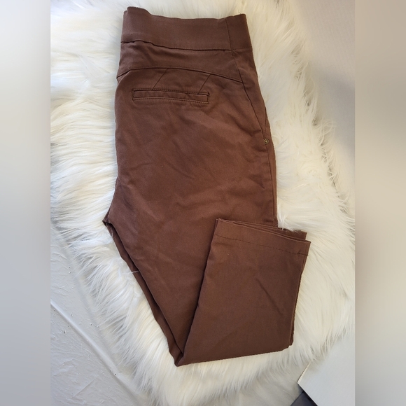 Cleo Petites Brown Capris, Size Medium (30) - Picture 1 of 5